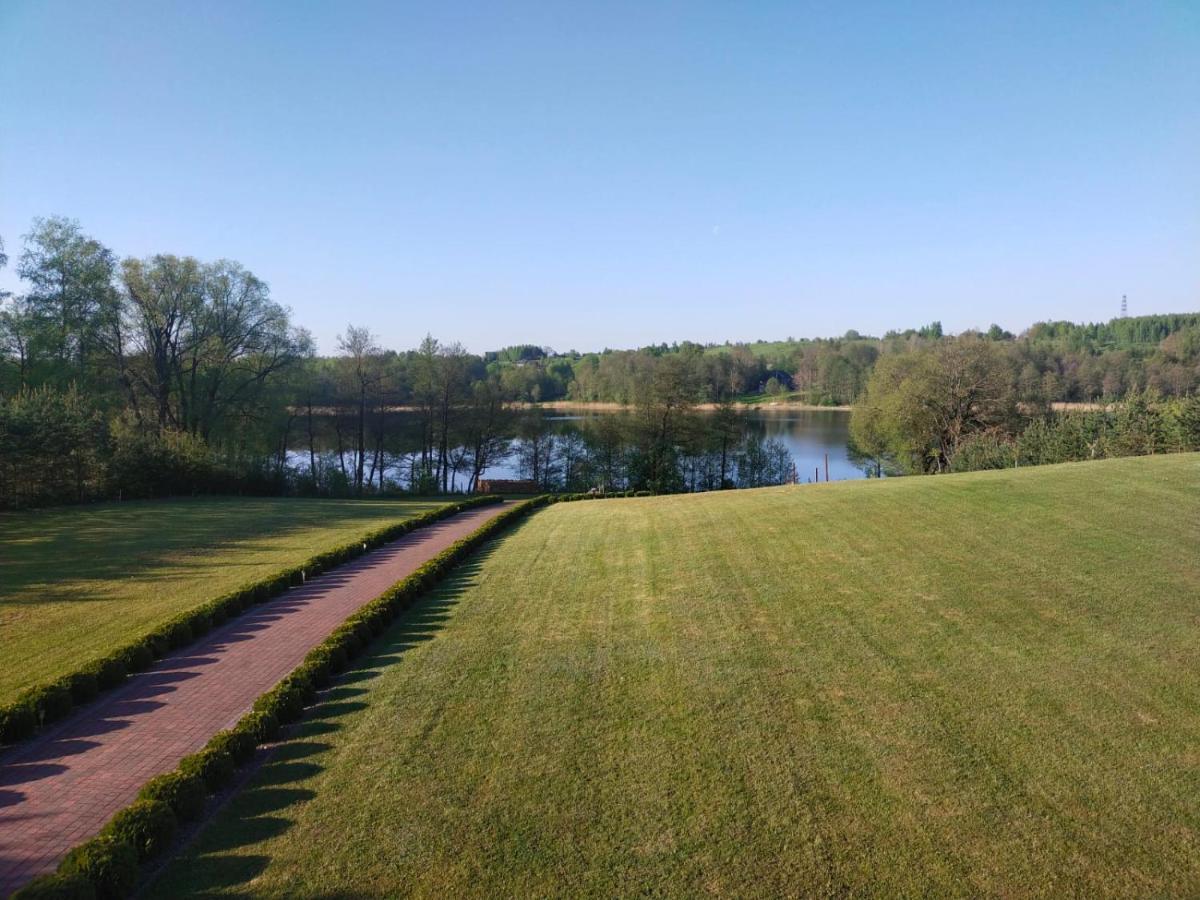 Zuczek Nad Jeziorem Feriegårder Okuniowiec